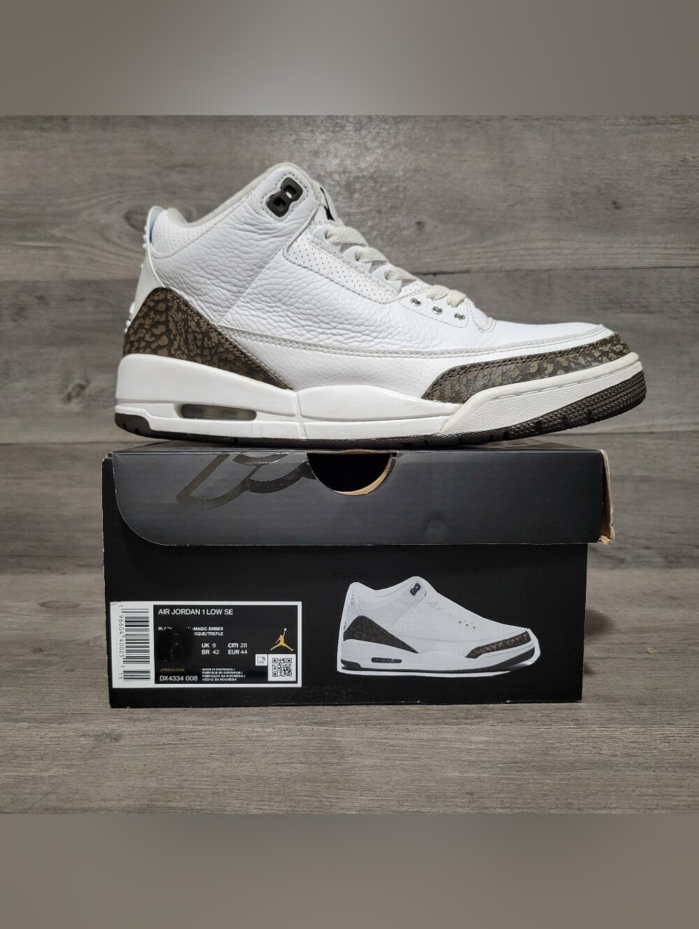 Air Jordan 3 Retro Mocha 2018 Men's Size 9 Brown 136064-122 Sneakers
